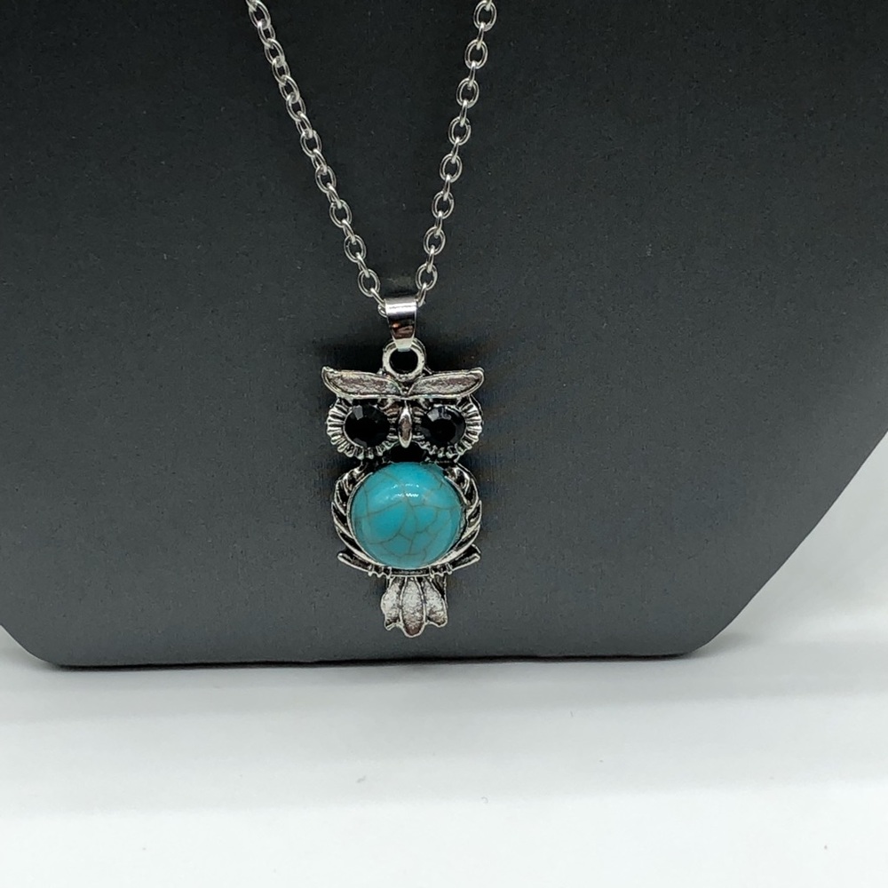 Owl pendant with synthetic turquoise stone, silver